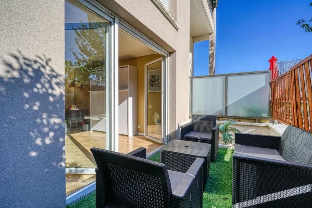 Charmant Studio Avec Terrasse Et Parking Corbeil-Essonnes Exterior foto