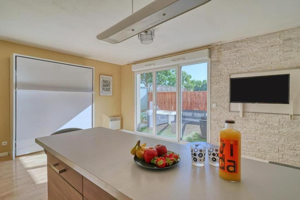 Charmant Studio Avec Terrasse Et Parking Corbeil-Essonnes Exterior foto